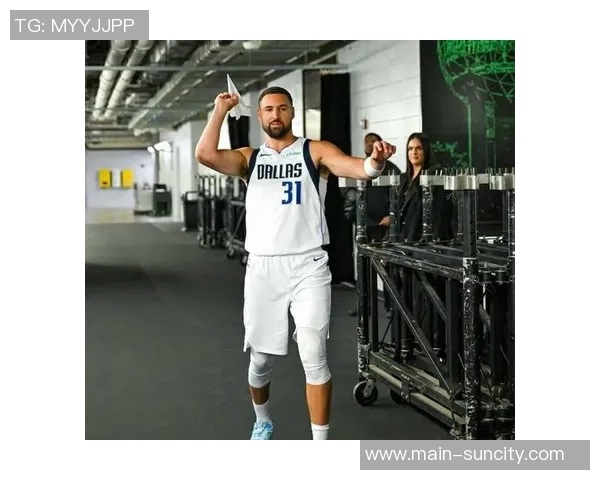 克莱状态低迷仅得3分5板三分球命中率惨淡表现令人失望 克莱状态低迷仅得3分5板三分球命中率惨淡表现令人失望