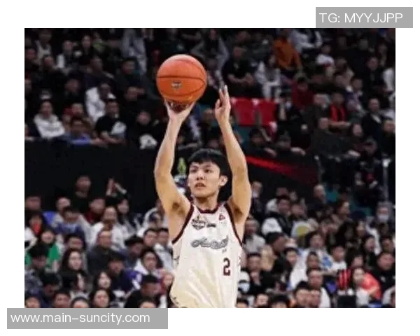 尽管三分球失准大球依然贡献7篮板5助攻展现全能表现