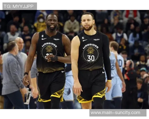 老队友重聚李凯尔赛后与库里追梦小佩顿温情互动展现深厚情谊 老队友重聚李凯尔赛后与库里追梦小佩顿温情互动展现深厚情谊